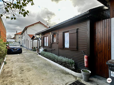 Maison - 256 m² - 12 pièces