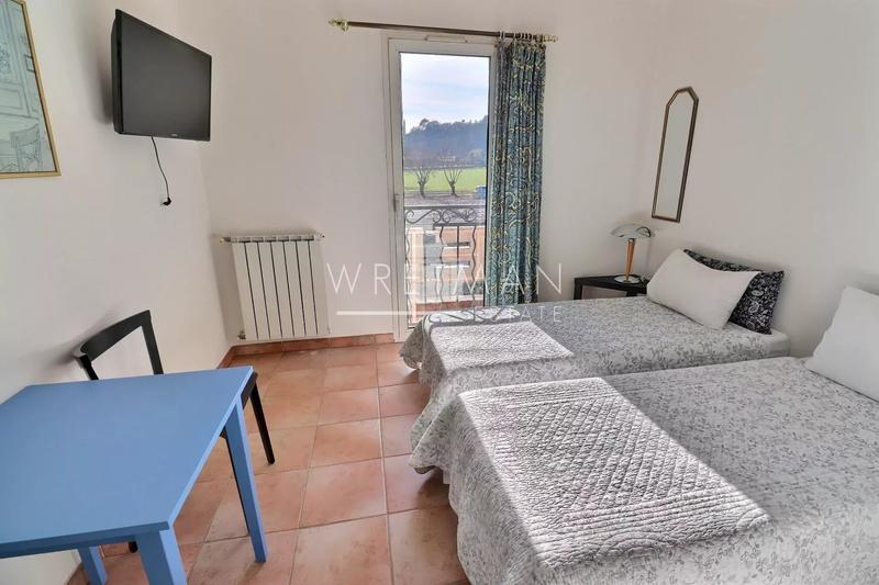 Propriété - 560 m² - 15 pièces