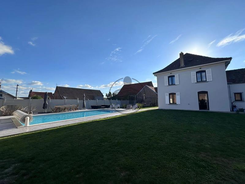 Maison - 277 m² - 8 pièces
