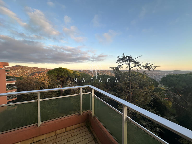 Appartement - 99 m² - 4 pièces