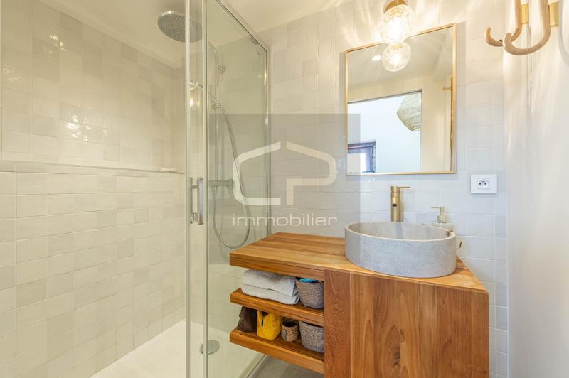 Appartement ancien - 97 m² - 5 pièces