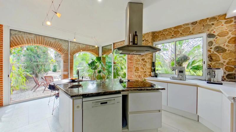 Mas - 463 m² - 19 pièces