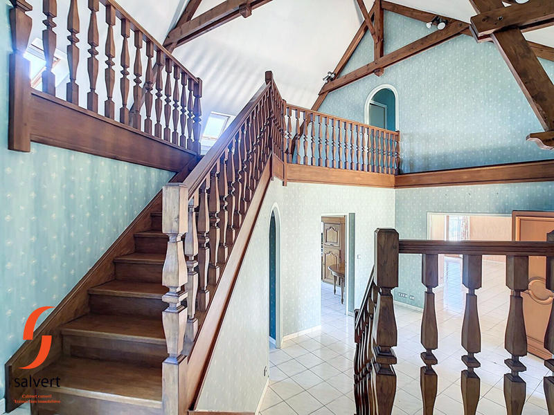 Maison - 235 m² - 7 pièces