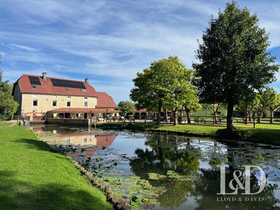 Maison - 411 m² - 11 pièces