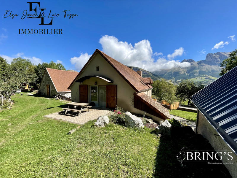 Maison - 266 m² - 9 pièces