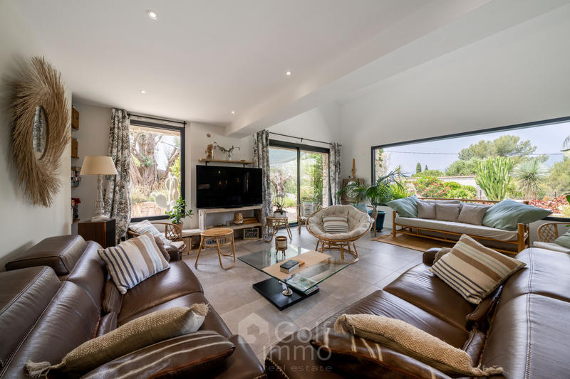 Villa - 220 m² - 5 pièces