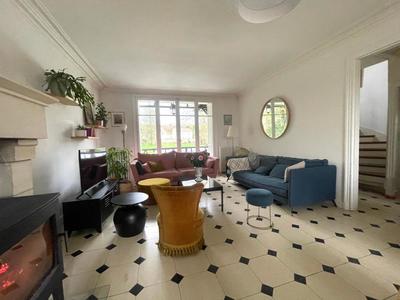 Propriété - 230 m² - 8 pièces