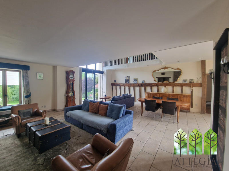 Maison - 245 m² - 6 pièces