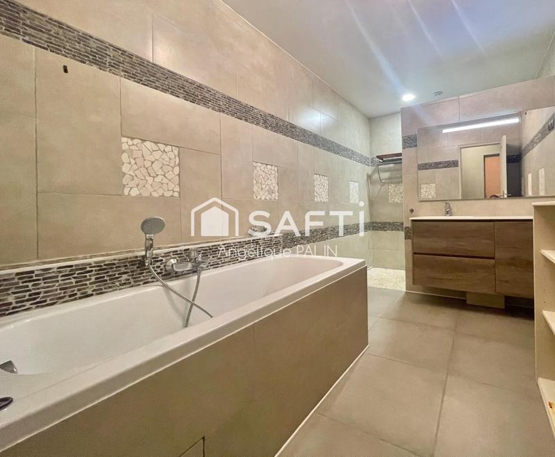 Maison - 236 m² - 8 pièces