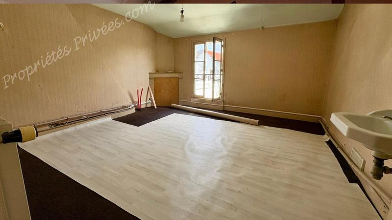 Maison - 220 m² - 10 pièces