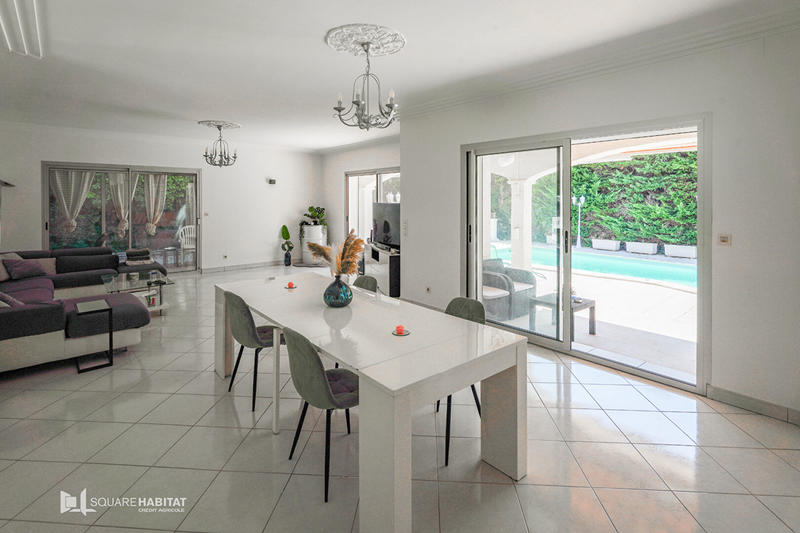 Maison - 223 m² - 5 pièces