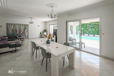 Maison - 223 m² - 5 pièces