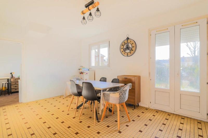 Maison - 95 m² - 5 pièces