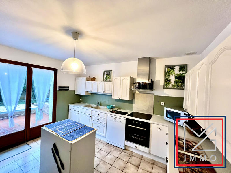 Maison - 239 m² - 8 pièces