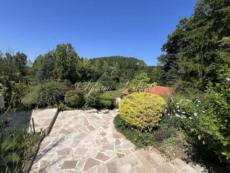 Maison - 220 m² - 7 pièces