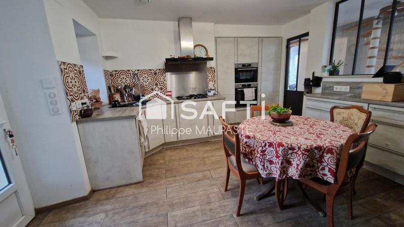 Maison - 215 m² - 10 pièces