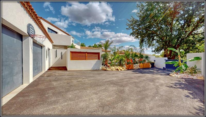 Maison d'architecte - 254 m² - 5 pièces