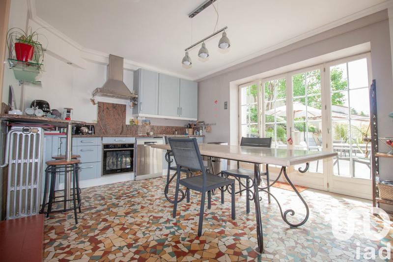 Maison - 270 m² - 8 pièces