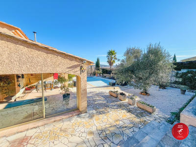 Villa - 144 m² - 5 pièces