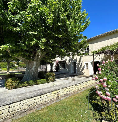 Mas - 348 m² - 8 pièces