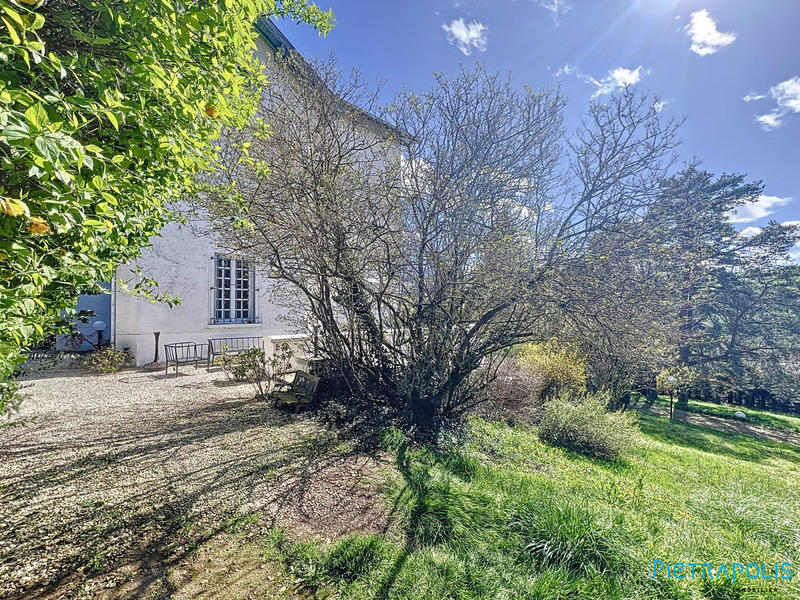 Maison - 300 m² - 8 pièces