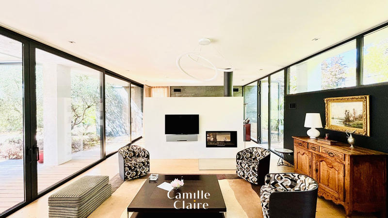 Maison - 240 m² - 5 pièces