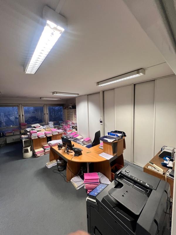 Bureau - 200 m² - 1 pièce