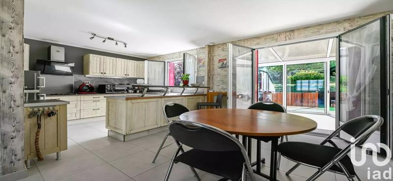 Maison - 200 m² - 7 pièces