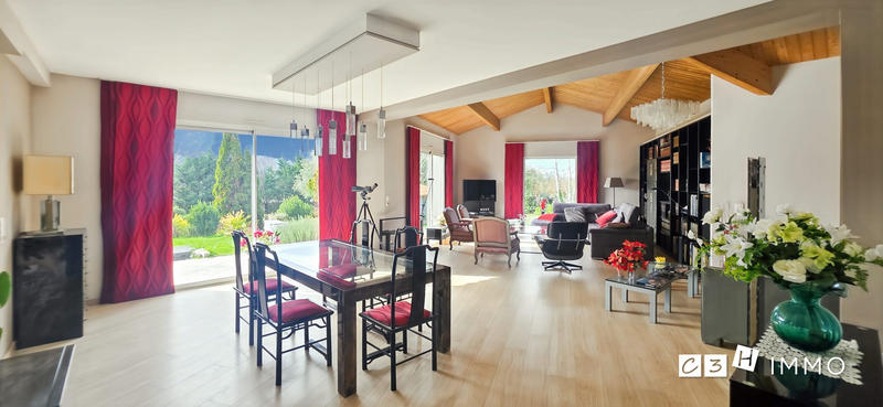 Villa - 234 m² - 7 pièces