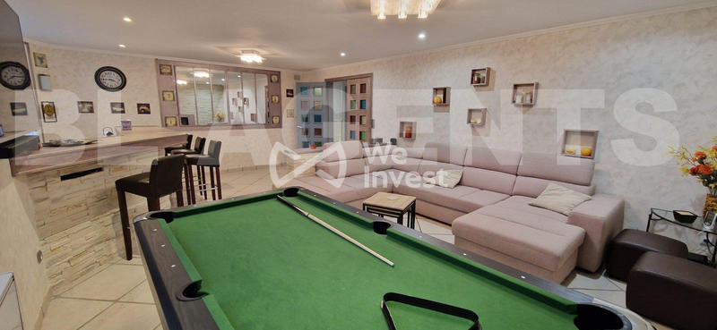 Maison - 244 m² - 10 pièces