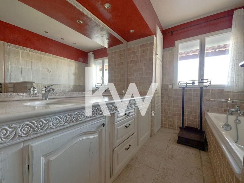 Mas - 278 m² - 7 pièces