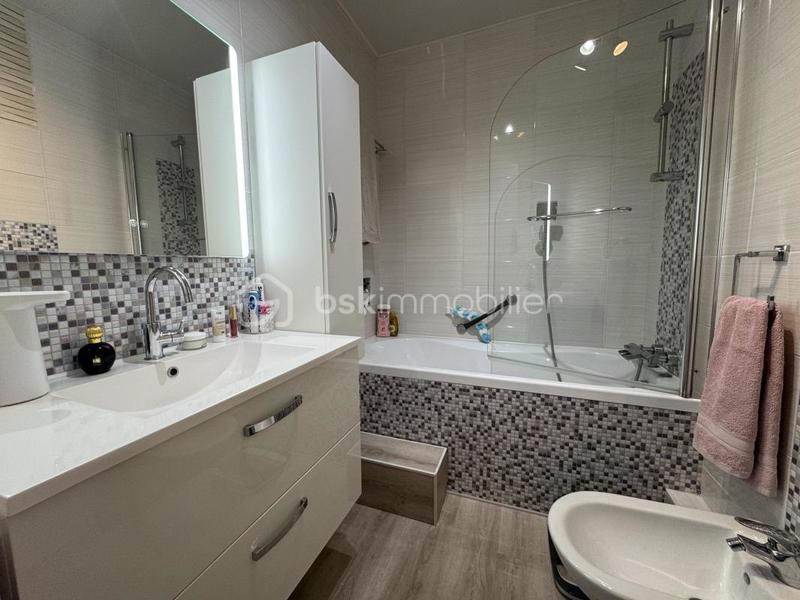 Appartement - 70 m² - 4 pièces