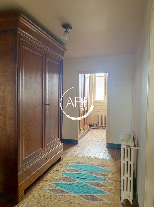 Maison - 220 m² - 9 pièces