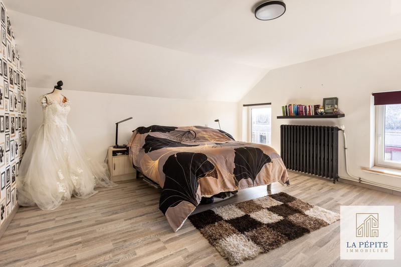 Maison - 195 m² - 7 pièces