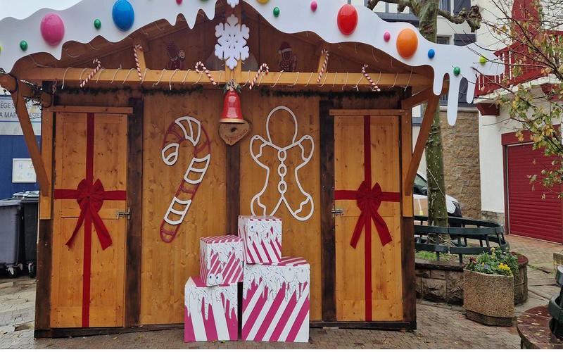 Trône du Père Noël avec photos, animation maquillage  et chalet des associations