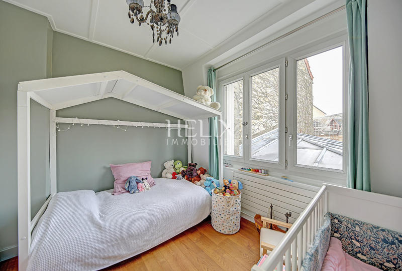 Maison - 250 m² - 8 pièces