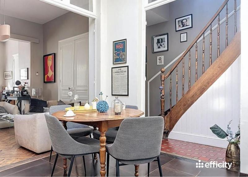 Maison - 220 m² - 7 pièces