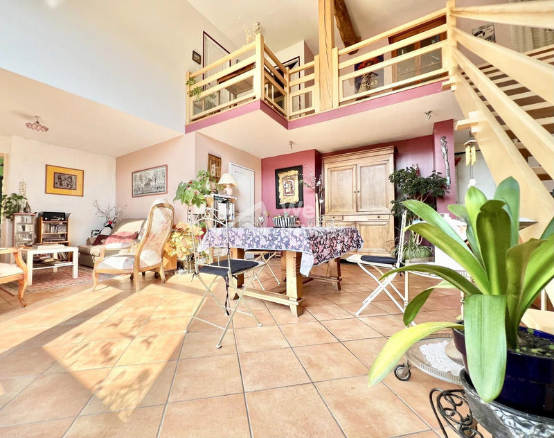 Maison - 243 m² - 8 pièces