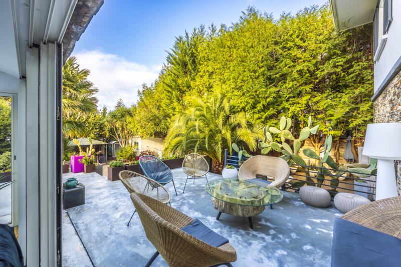 Maison - 300 m² - 10 pièces