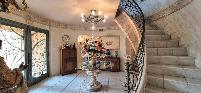 Maison - 208 m² - 7 pièces