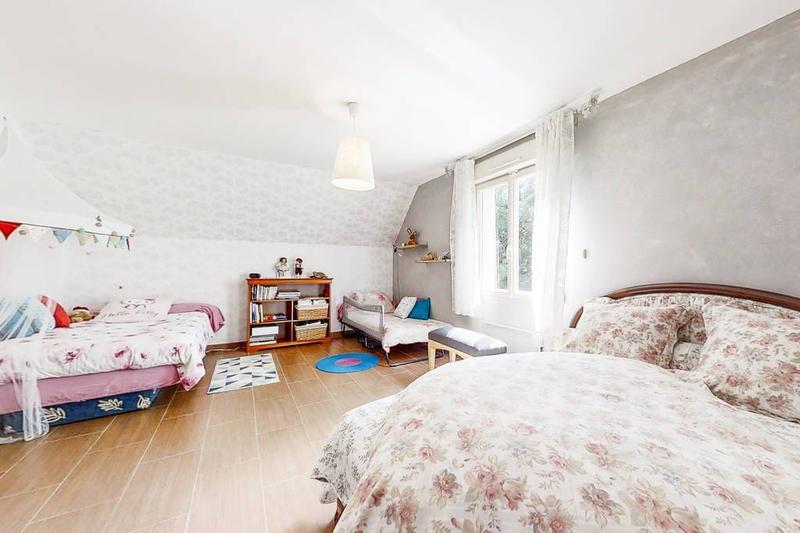 Maison - 250 m² - 6 pièces