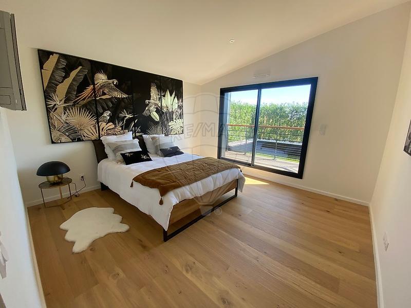 Maison - 216 m² - 6 pièces