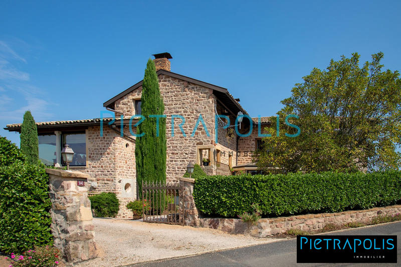 Maison ancienne - 400 m² - 16 pièces