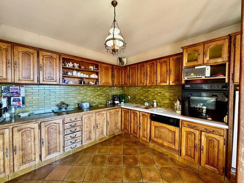 Maison - 254 m² - 9 pièces