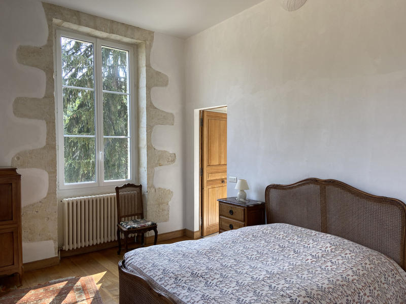 Propriété - 1 200 m² - 20 pièces