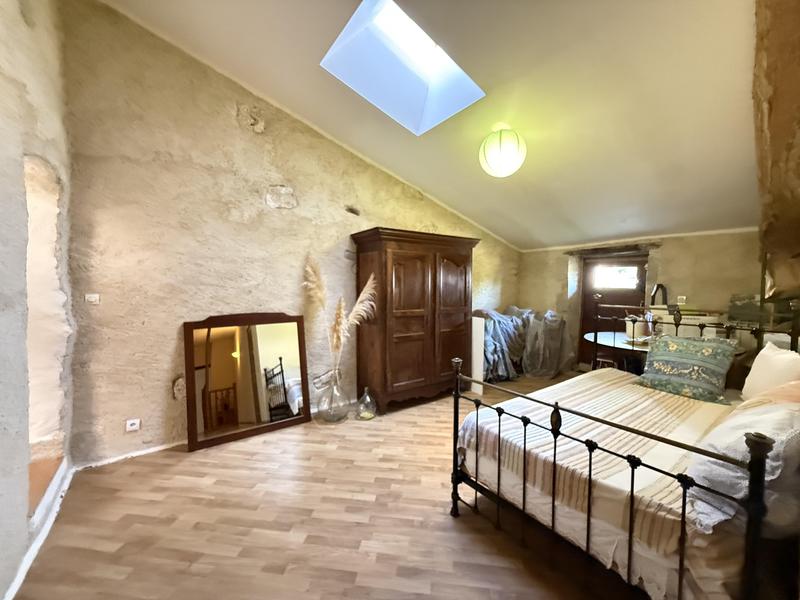 Maison en pierre - 279 m² - 6 pièces