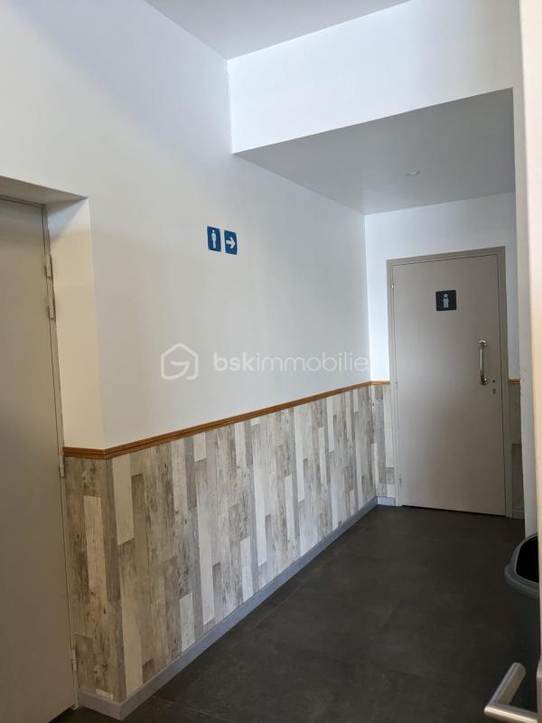 Local d'activité / Entrepôt - 976 m² - 7 pièces