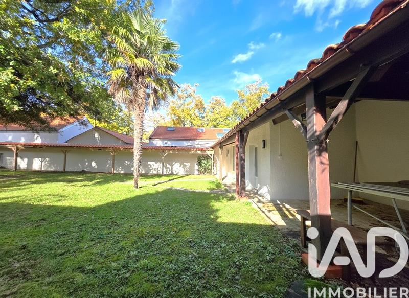 Maison - 210 m² - 7 pièces