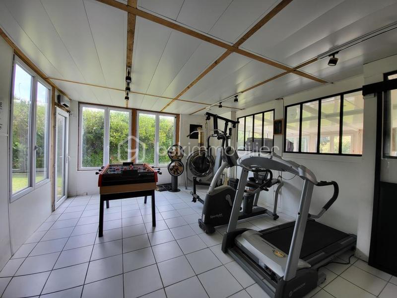 Propriété - 250 m² - 9 pièces