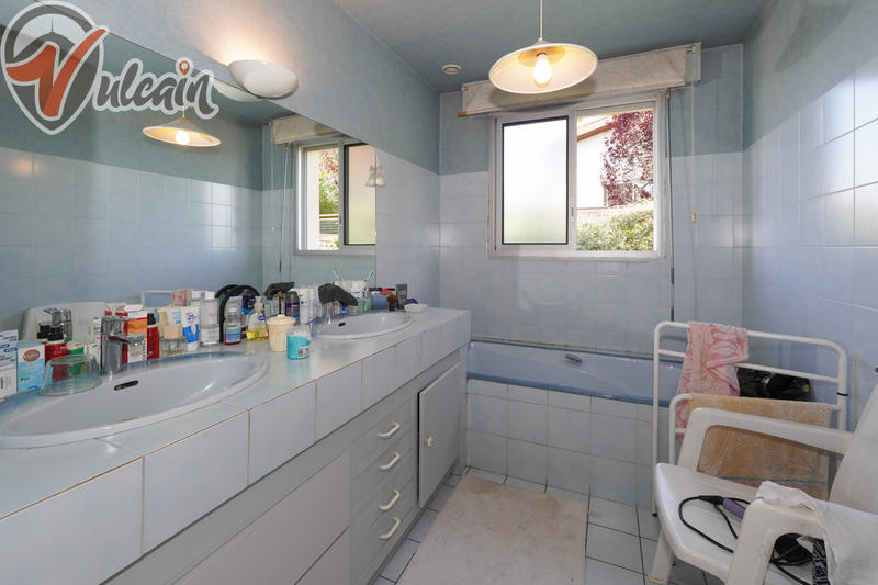 Maison - 207 m² - 5 pièces